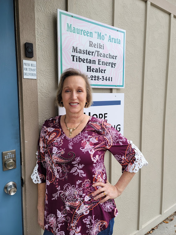 Headshot-Mo-outside-2020